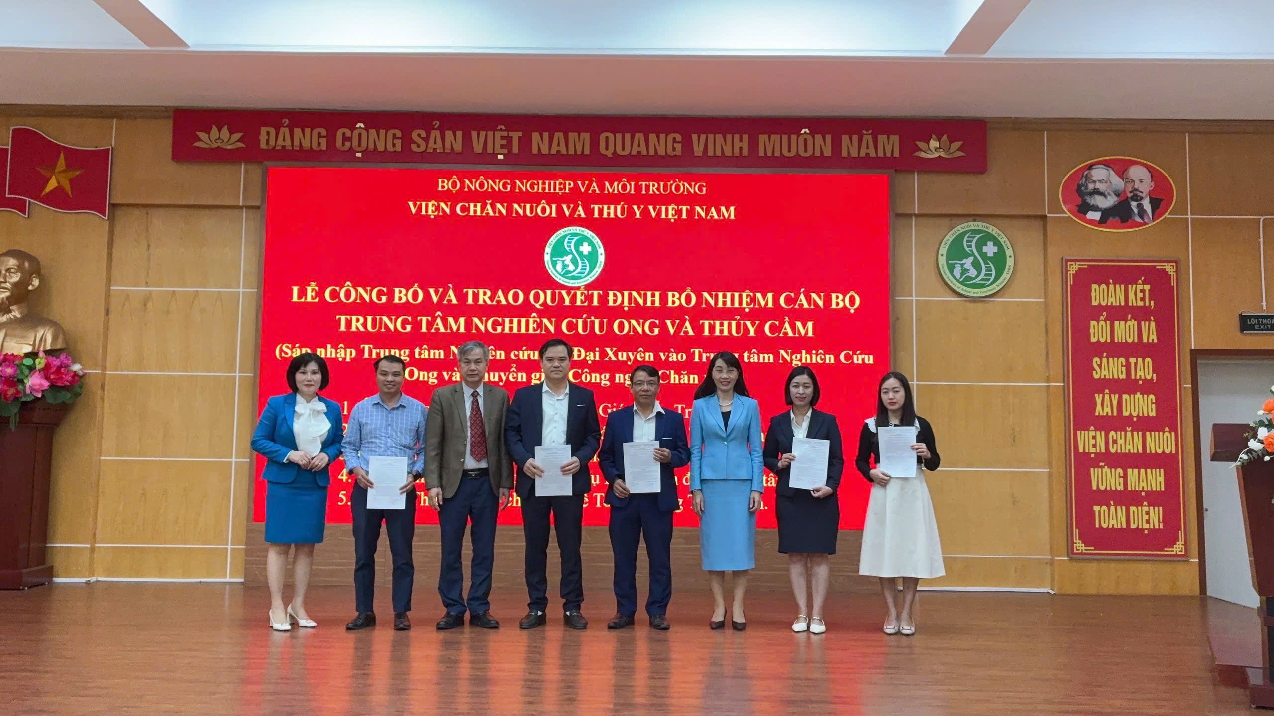 Thành lập Trung tâm Nghiên cứu Ong và Thủy cầm 